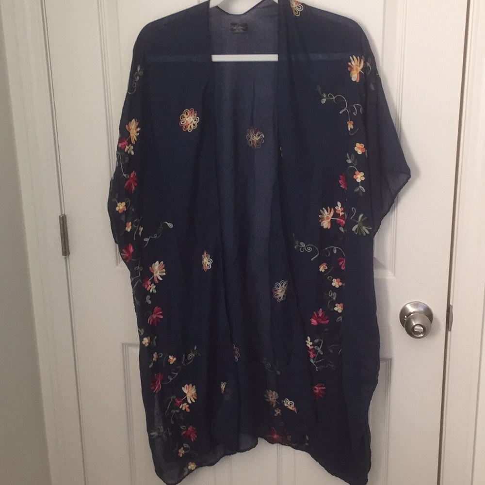 🌈 2 for $25 Sale! Floral Embroidered Top